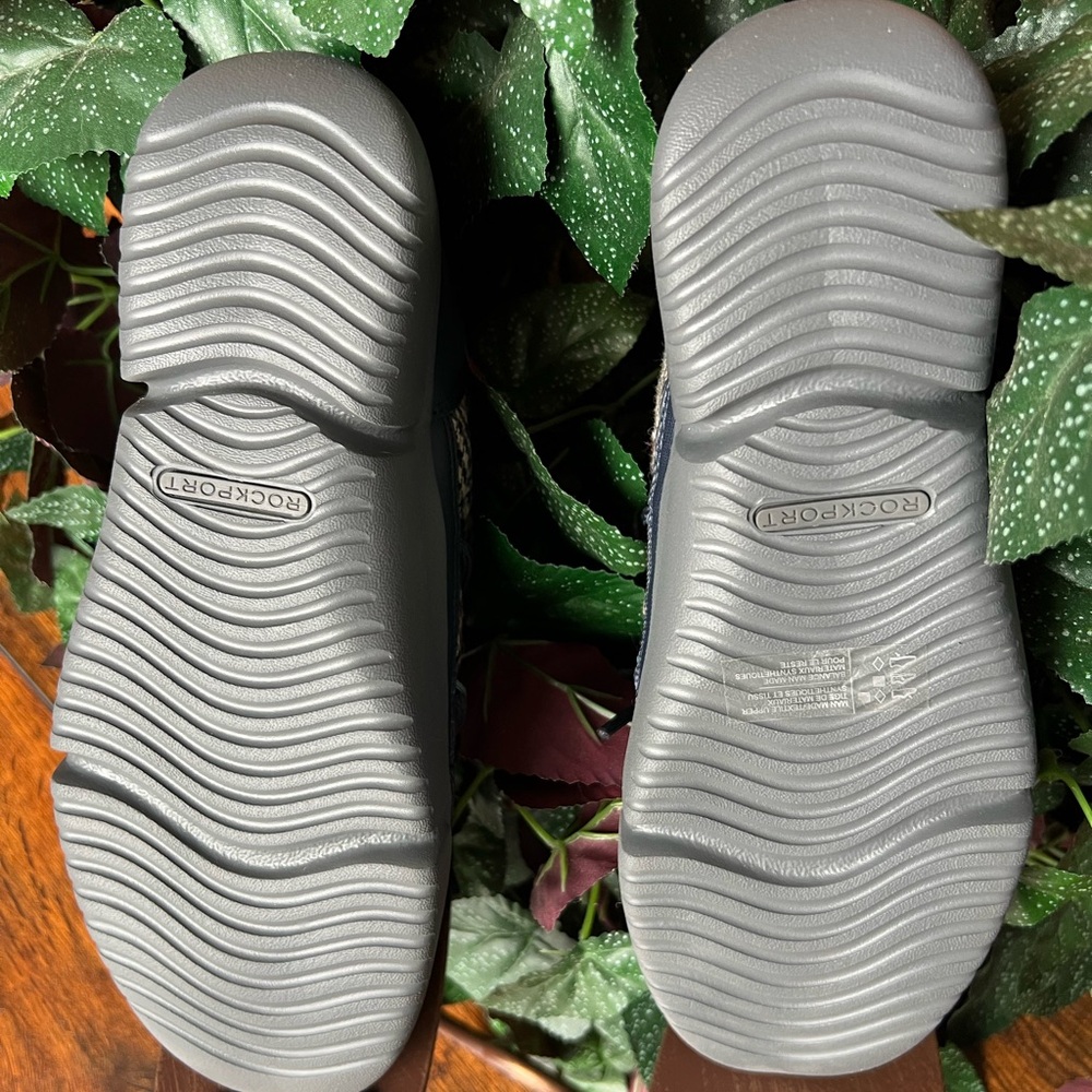 FINAL PRICE DROP $10: NWT, Rockport Women’s Bungee Bootie 
Size: Women’s 6.5 - Picture 7 of 15
